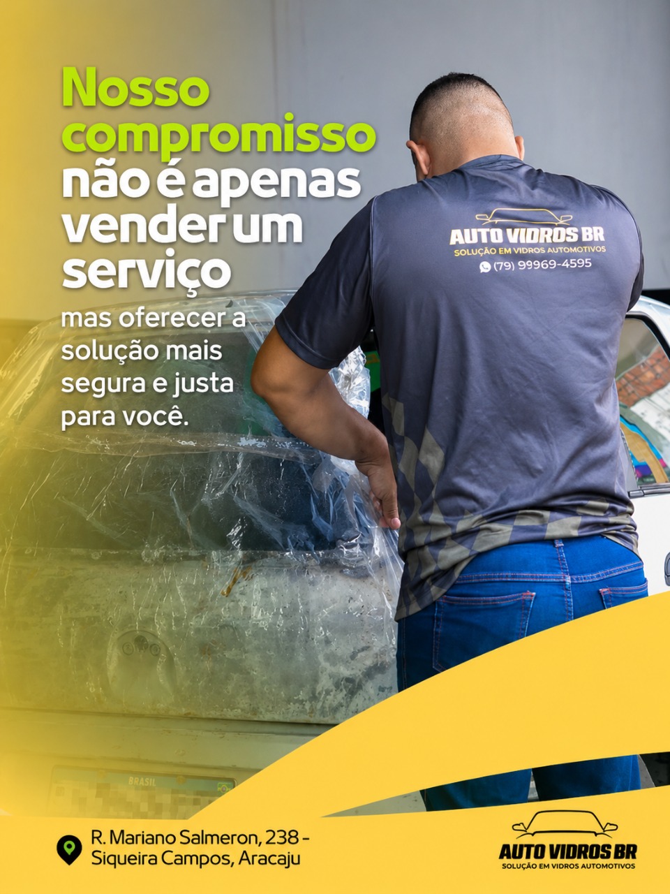 Técnico da Auto Vidros BR trabalhando em vidro automotivo
