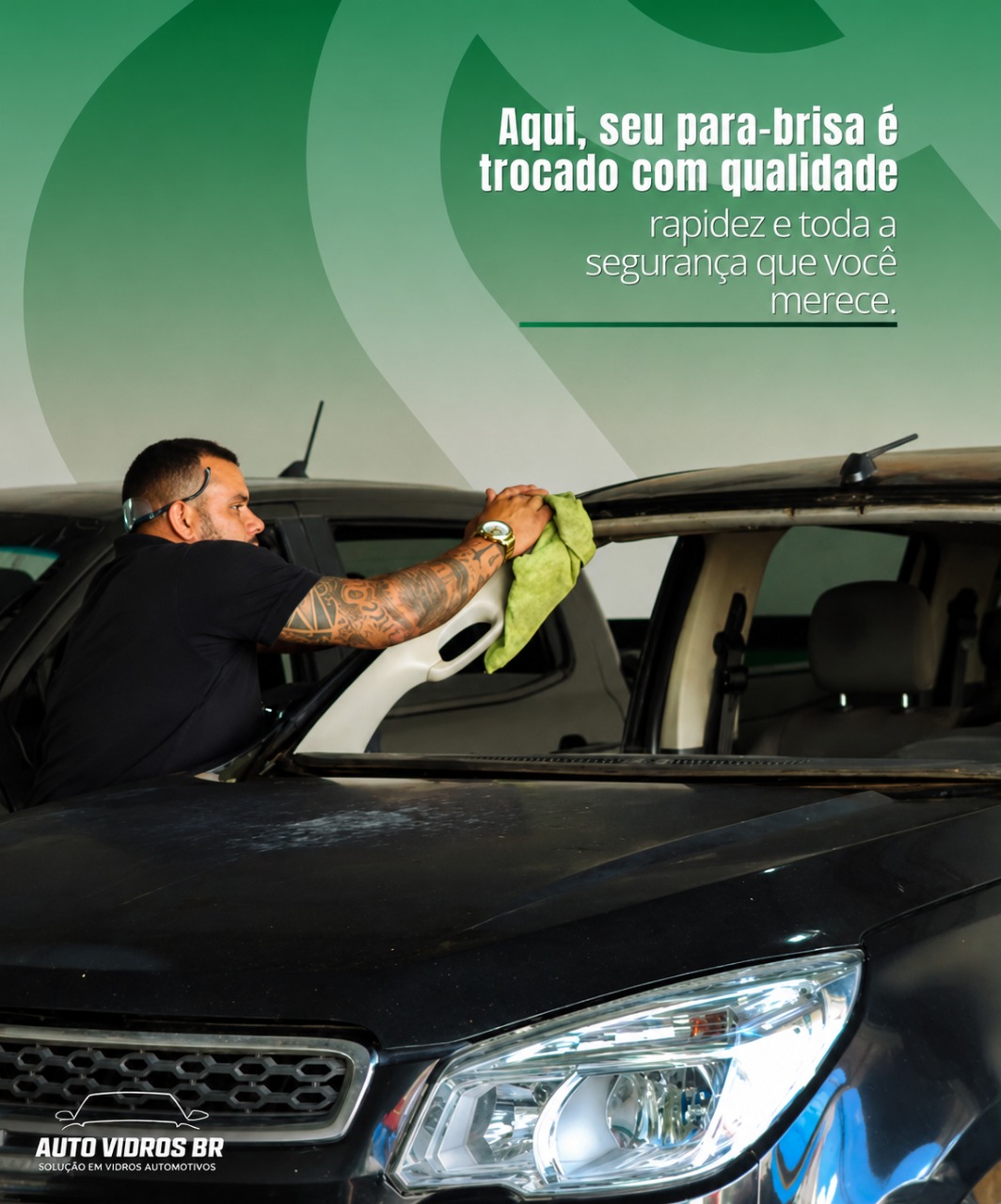 Técnico da Auto Vidros BR realizando troca de para-brisa